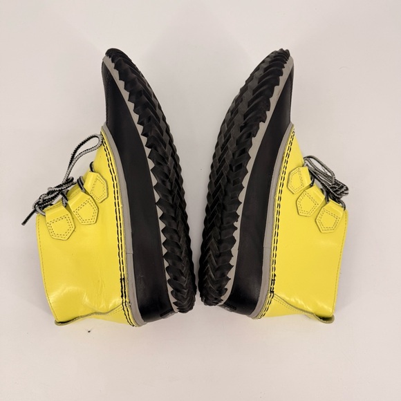 Sorel Out N About Waterproof Rain Duck Boots Yellow Black Women’s 9 Gorpcore - Picture 4 of 7